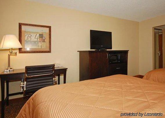 Clarion Pointe Research Triangle Park Durham Hotel Room photo